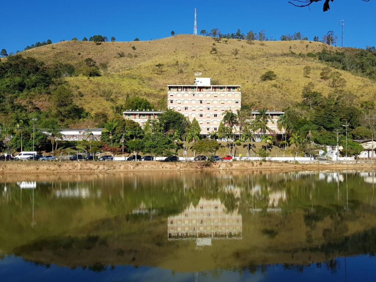 Belo Flat Cavalinho Branco - Aguas De Lindoia Apartment Bagian luar foto